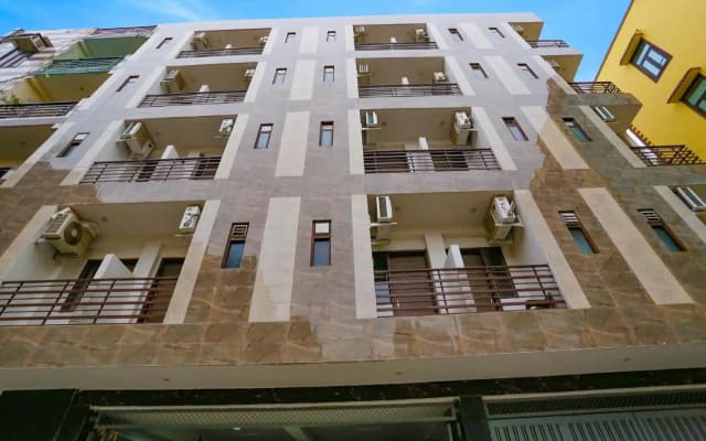 Fabhotel Silver Crown