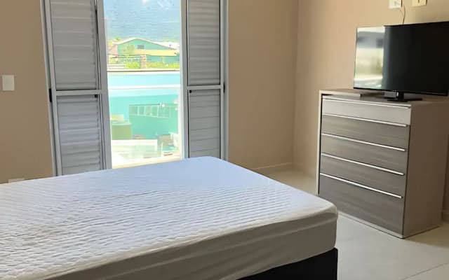 Casa com piscina em Boraceia