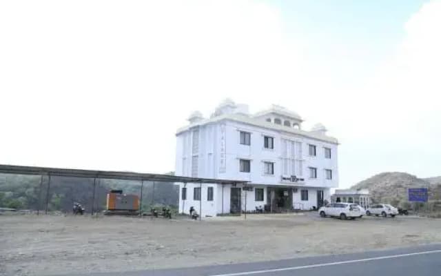 Hotel Palace on the way