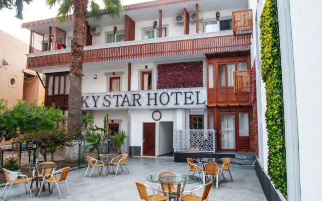 Sky Star Hotel - Bed & Breakfast