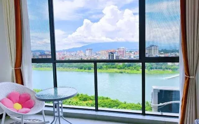 Real View Homestay (Xishuangbanna Jinghong Lancangjiang Branch)