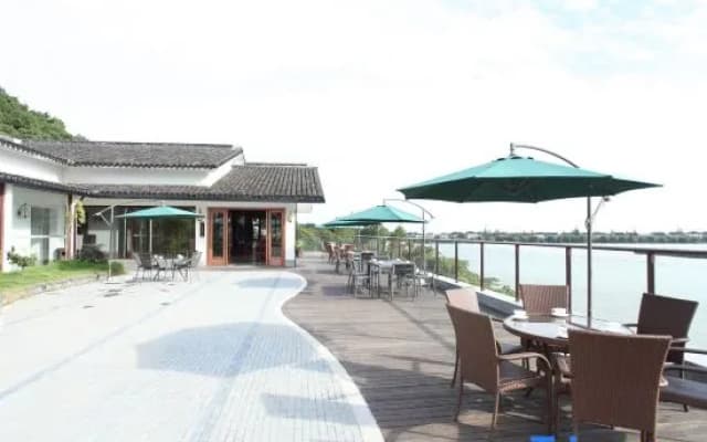Nanbei Lake Huguang Shanju Holiday Hotel