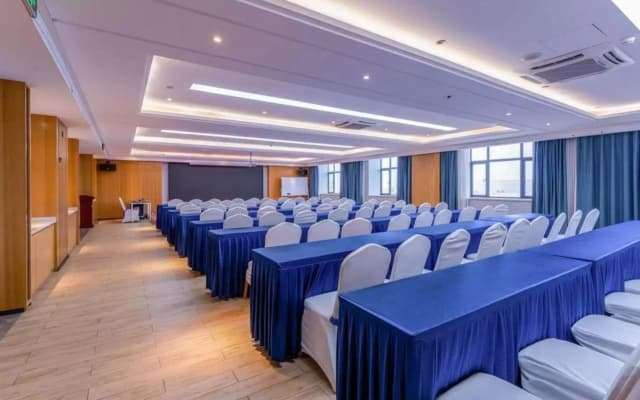 Huanpeng Holiday Hotel
