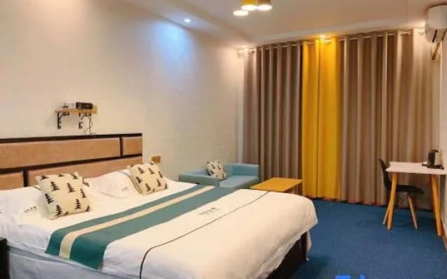 Xinyang Extreme Hotel