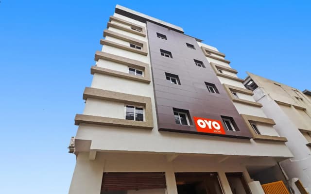OYO 70047 Hotel Night Eye