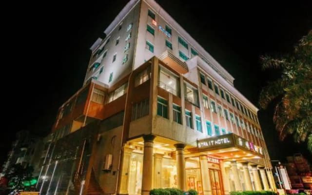 Strait Hotel