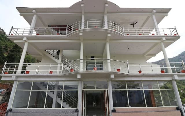 OYO 14158 The Kempty Fall Resort