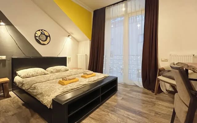 Mestia Retreat Sleeps 12 With Garden