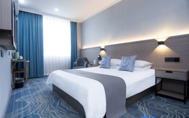Junyi Chain Hotel (Linzhou Xinglin Road People's Square)