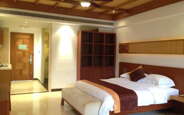 Hainan Qixian Yaochi Springs Resort