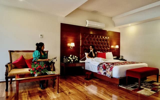 The Allure Grand Resort - Majestic Riverside Retreat