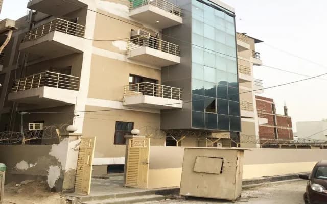 OYO 44000 The Nest - Knowledge Park