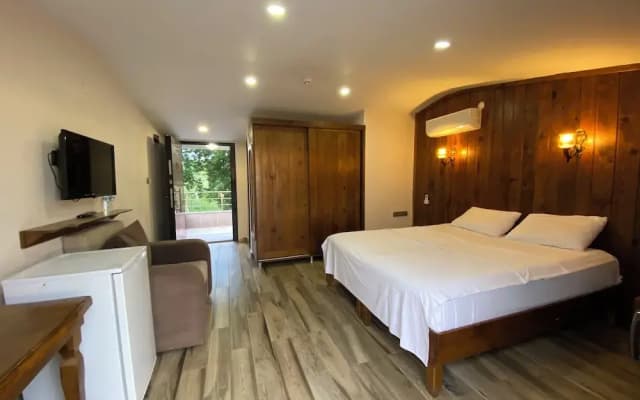 Astroi̇a Otel & Bi̇li̇m Kampi