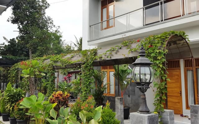 Embe Joglo Homestay