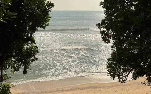 Lippo carita selatan condo 3bedroom langsung pantai