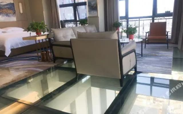 Vienna Hotel (Hanzhong High-speed Railway Station, Zhongxin Plaza)