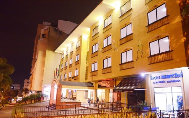 Hotel Pinares Plaza