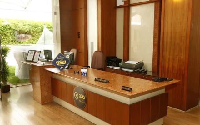 OYO Premium Gandhipuram Avinashi Road