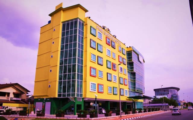 Pine Garden Hotel