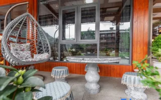 Shennongjia Mountain Foreign Guest Bed and Breakfast (Dajiu Lake Pingqian Ancient Town Branch)