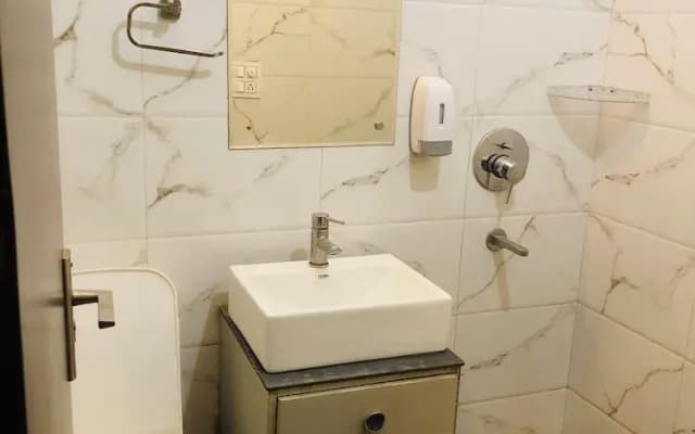 The Highland by OYO Rooms