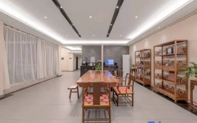 Cloud Four Seasons Shangpin Hotel (Yuxi Taobao Street Wanda Plaza Branch)