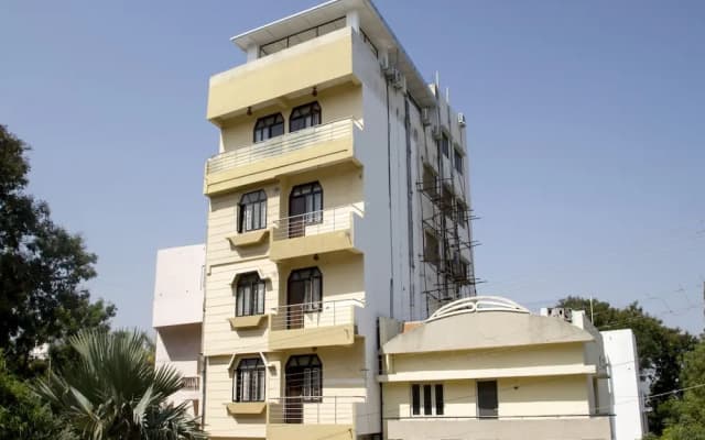Collection O 7601 Hotel Park Heights Banjara Hills