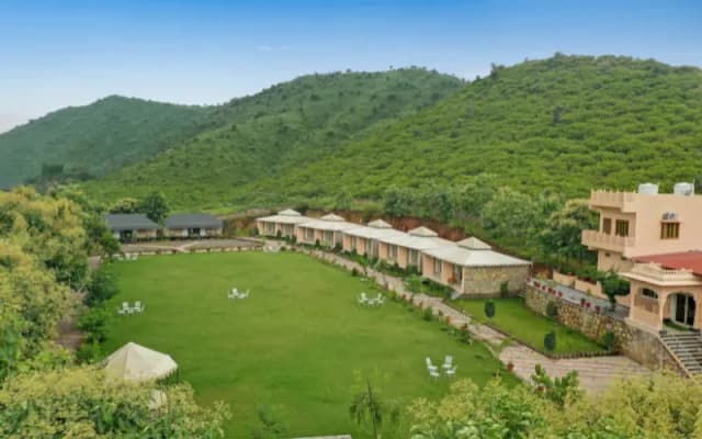Kavish Holiday Hill Resort N Spa