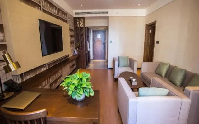GEM Hotel Luoyang Longmen High Speed Railway Station Univerisity Town