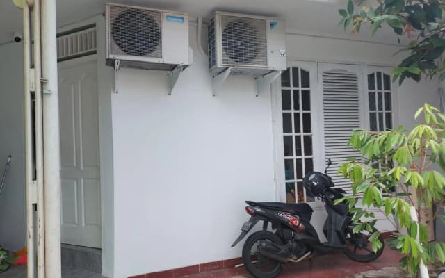 Eiffel Residence Tarakan - Female Only