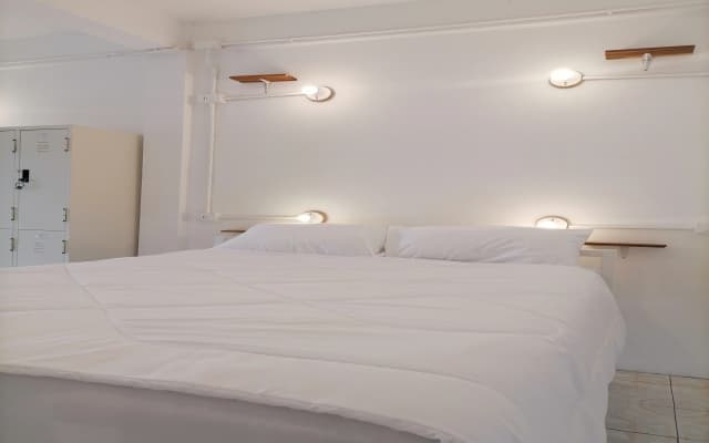 8 Sleepers Street Hostel