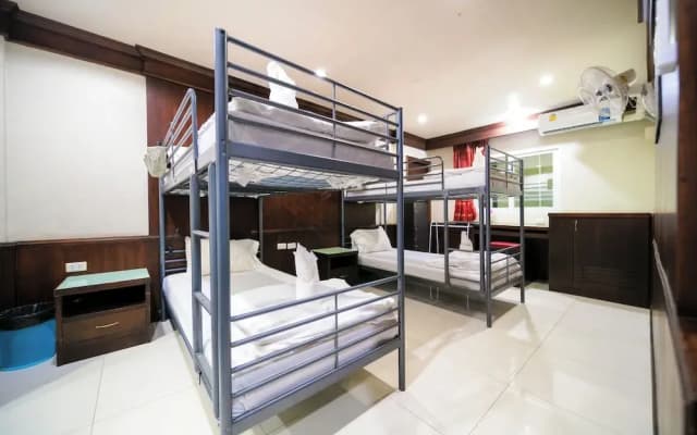 EBS Hostel Phuket, Kata Beach