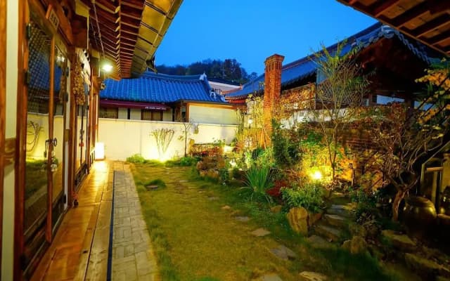 Jeonju Hanokmaeul Eosahwa
