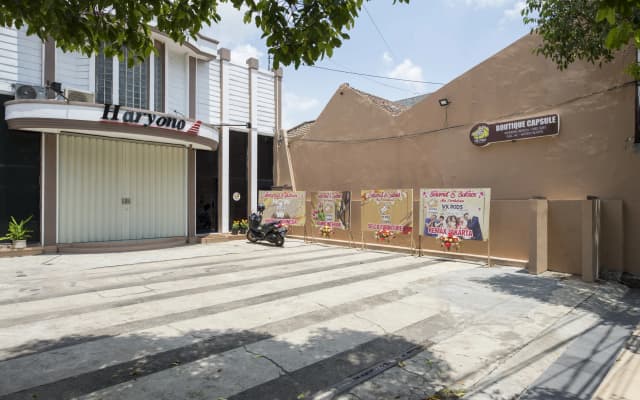 RedDoorz Hostel near Malang Train Station 3