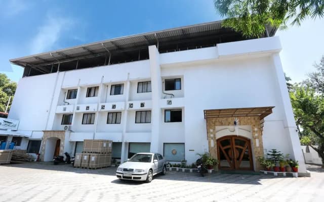 Hotel Dona Castle by OYO Rooms