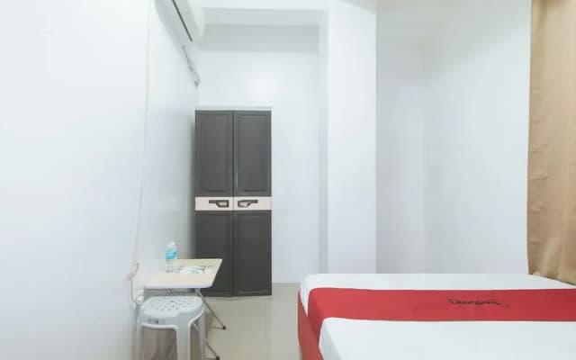 RedDoorz at Najar Residences near NAIA