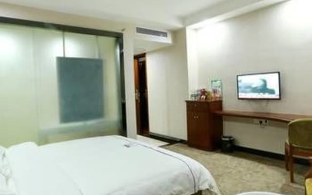 Weiyi Fengshang Hotel (Zhangjiajie Railway Station)