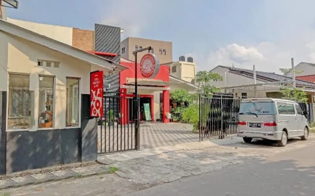 Oyo Capital O 90410 Griya Amanah Jajar Syariah