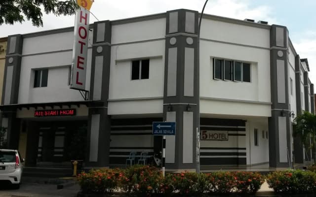 Five Hotel