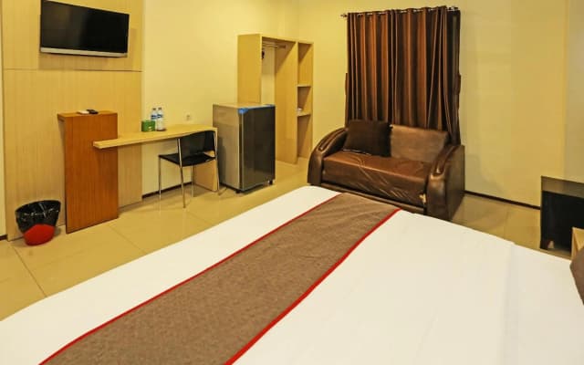 Super OYO Townhouse OAK Hotel Fiducia Serpong