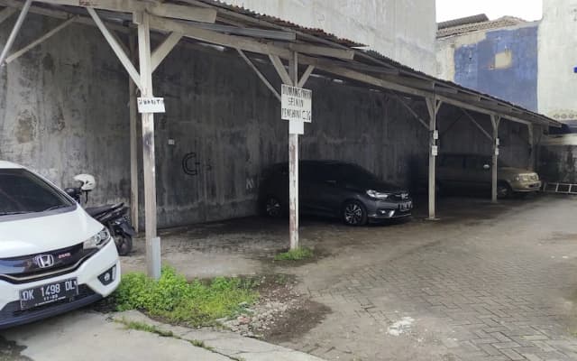 OYO 90870 C16 Siwalankerto Syariah