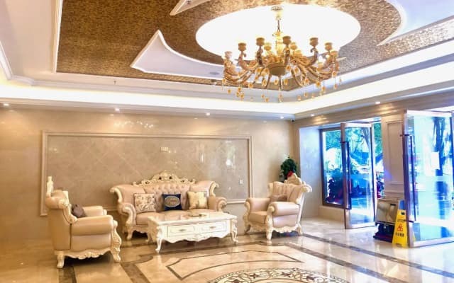 Vienna Hotel (Tea City Central Store of Pu 'er Airport)