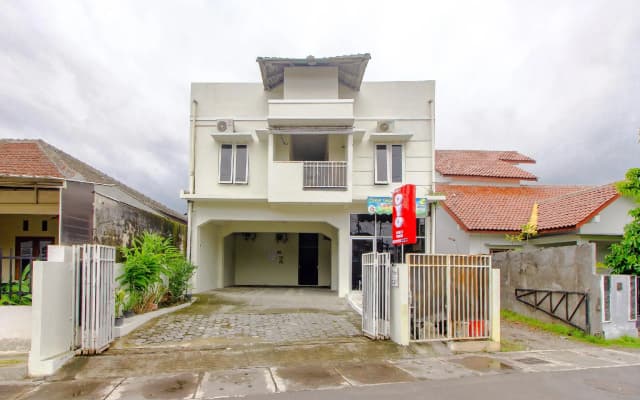 OYO 3083 D Kost 3 Syariah