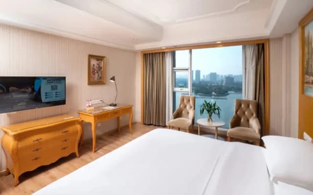 Vienna International Hotel (Tianmen Wanda Plaza Donghu Branch)