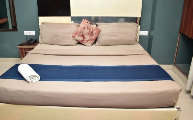Qotel Hotel Church House Rohini Sector15