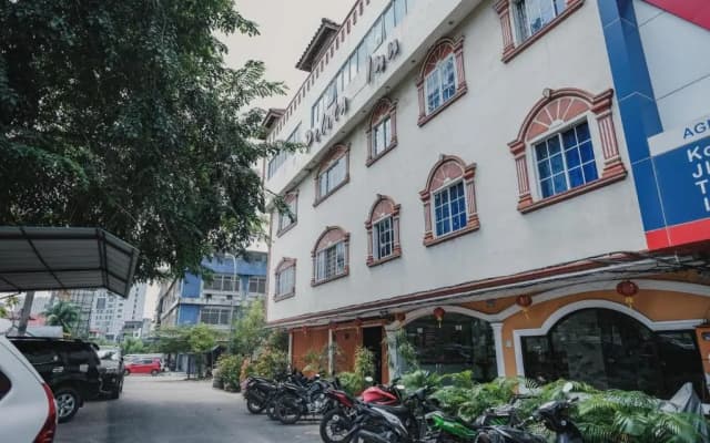 RedDoorz near Nagoya Hill Mall Batam 5