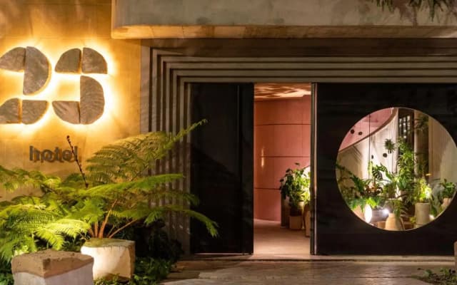 Hotel 23
