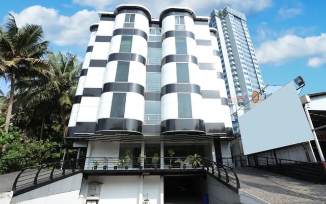 OYO 10611 Hotel Malabar Illam