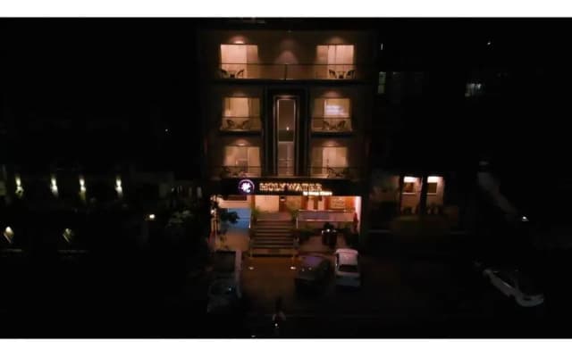 HOLYWATER Hotel by Ganga Kinare (150 mts from Ganga Ghat)