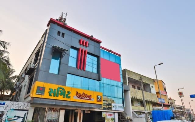 OYO 22419 Hotel Summit
